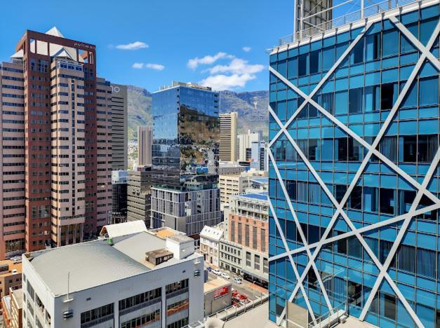 Apartment Skyline Views Stylish With Pool, Parking No Load Shedding *
