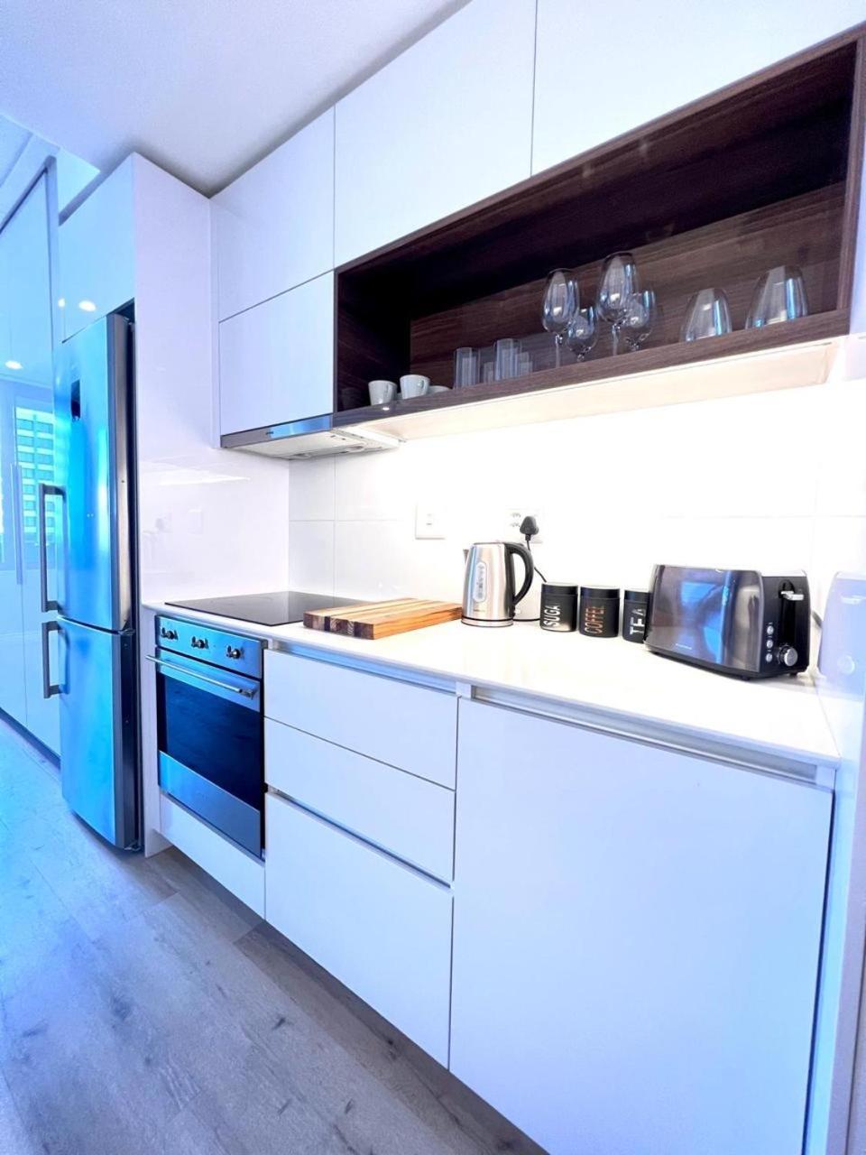 Skyline Views Stylish With Pool, Parking No Load Shedding